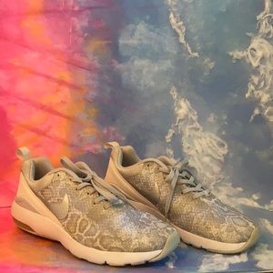 Nike AirMax woman’s 9